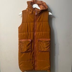 Unbranded orange puffer vest pit to pit 19”
Length 32”